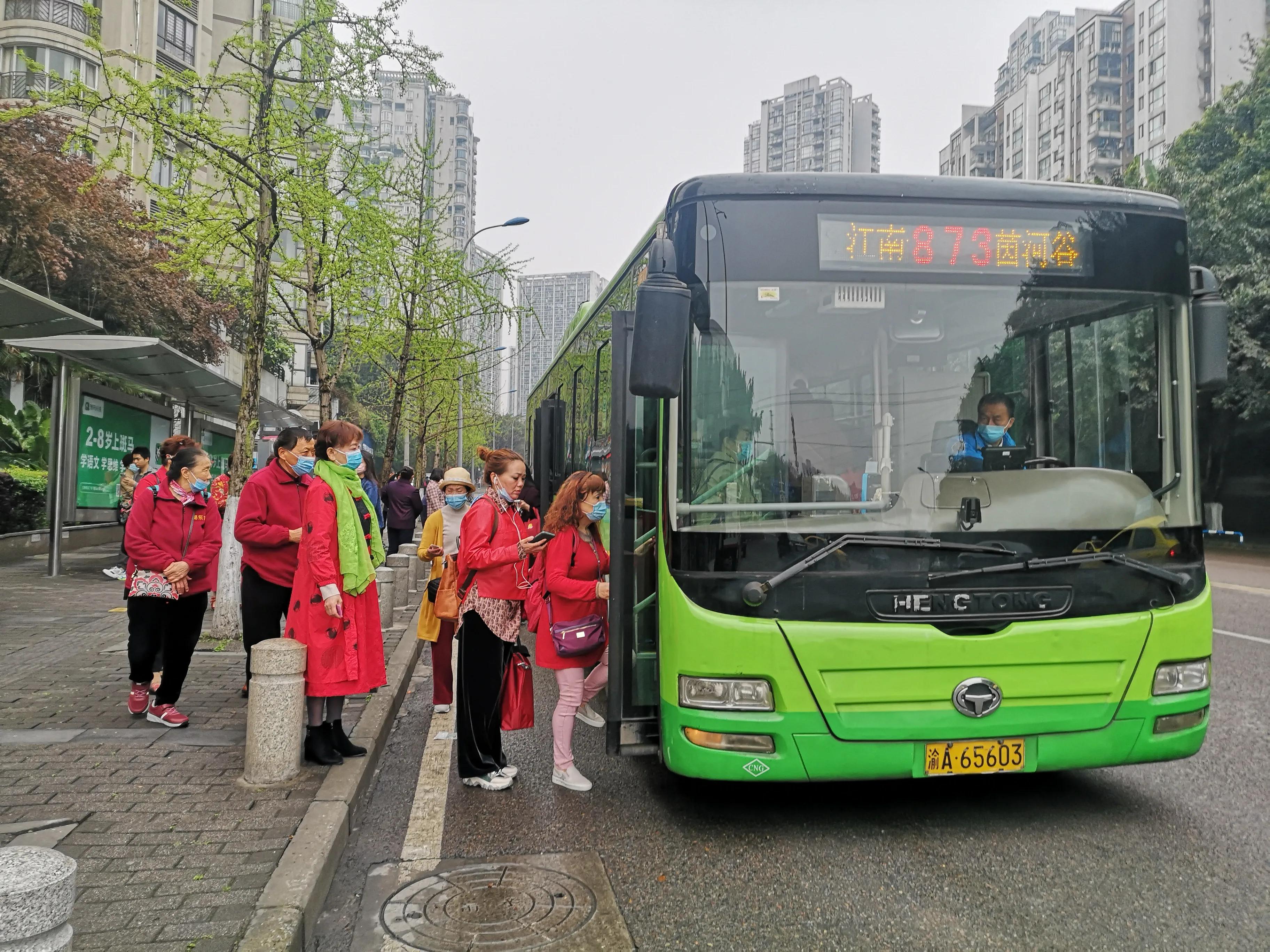 春游和姐妹踏青,春游踏青姐妹拍照