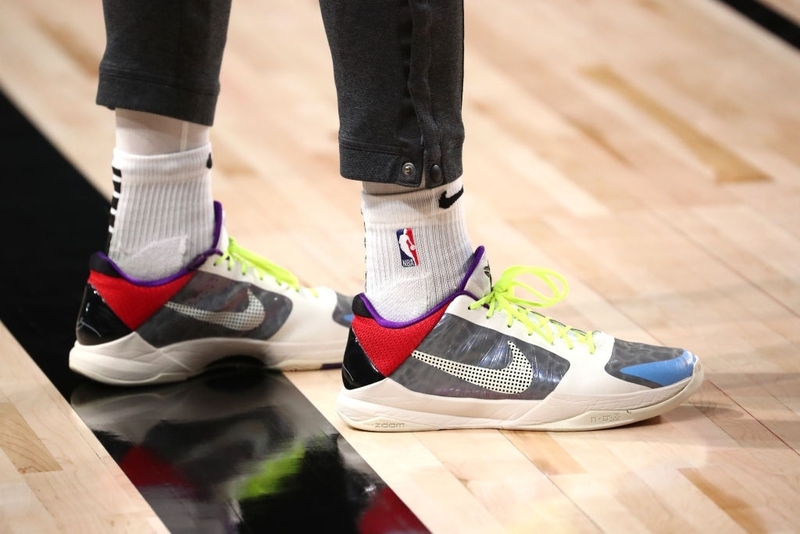 18年东决詹姆斯穿什么球衣 (老詹2020总决赛穿的啥鞋)