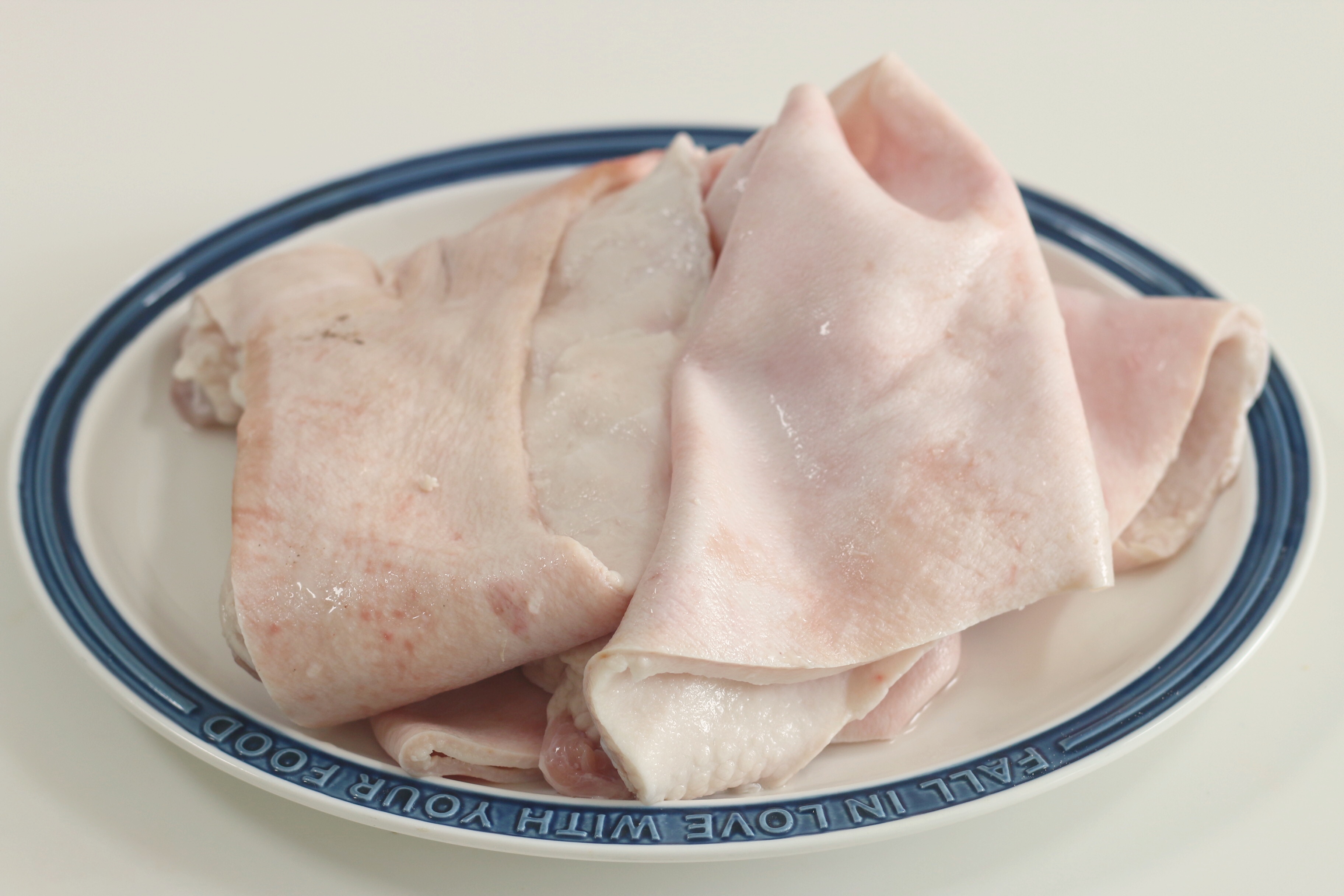 熬皮冻时什么时候加食用胶,熬皮冻要清冻