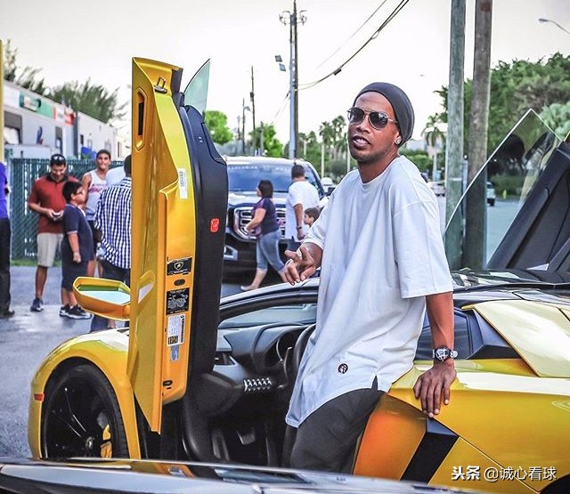 瓒崇悆鏄庢槦璞溅,瓒崇悆杩愬姩鍛樻湰娉介┈