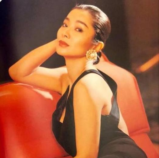 台湾最性感老太太，替前夫赚钱养家，展示健身成果：63岁身材傲人