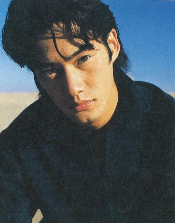 日本男人最想拥有的脸！性感神颜秒杀鲜肉，冻龄大帅哥竟单身