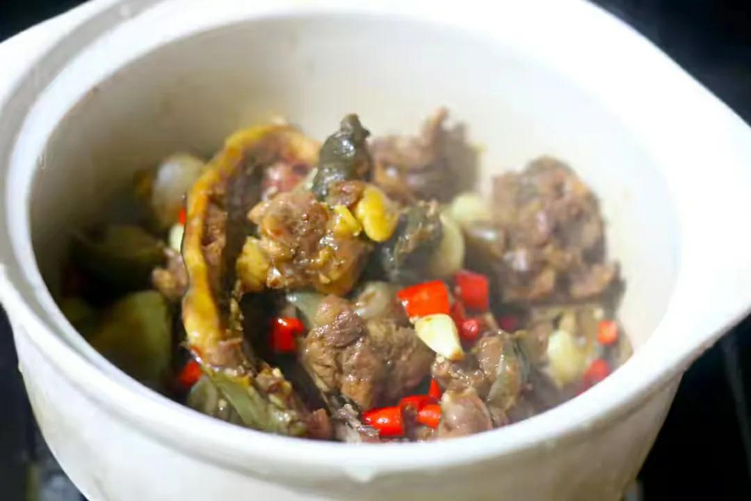 甲鱼要除掉什么部位,甲鱼要不要去皮呀