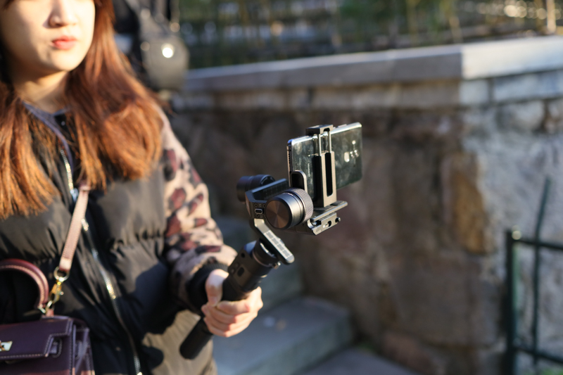 手持稳定器手机和运动相机一体,兼容手机和运动相机的稳定器