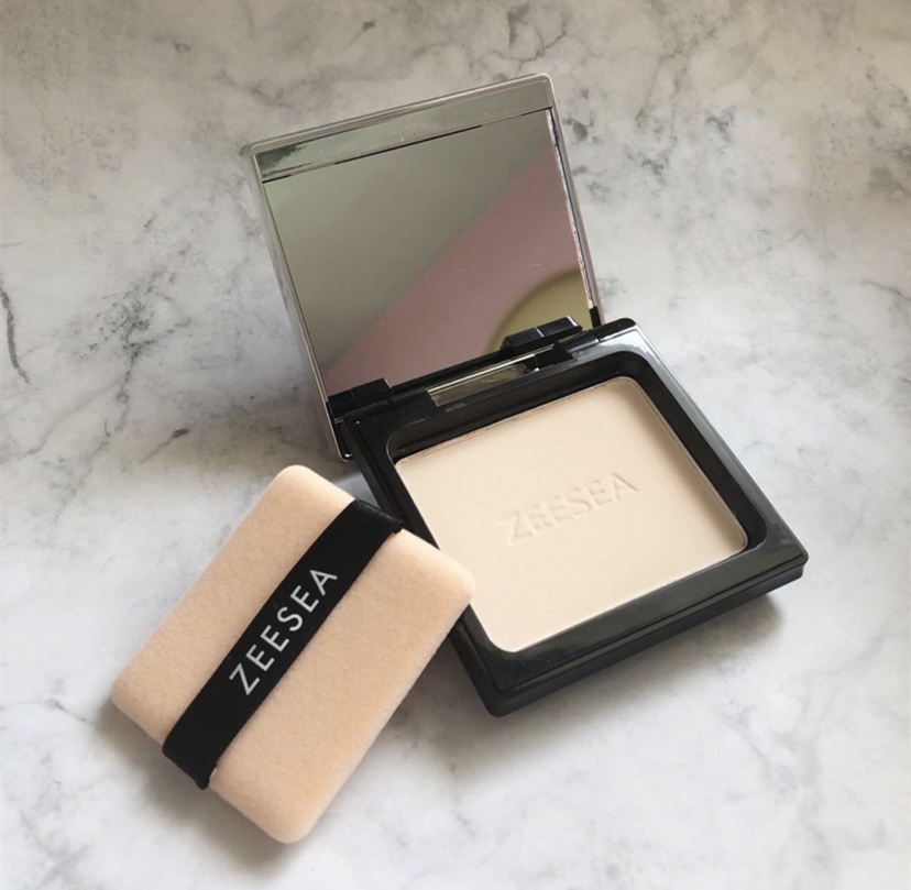 平价粉饼50元左右,300元控油粉饼