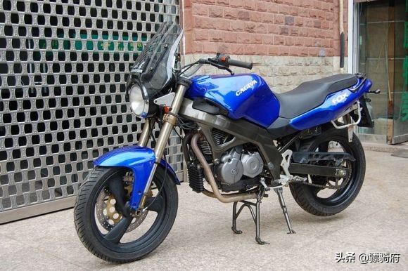 铃木gz250太子最新款,杰迪gz250太子摩托100公里油耗