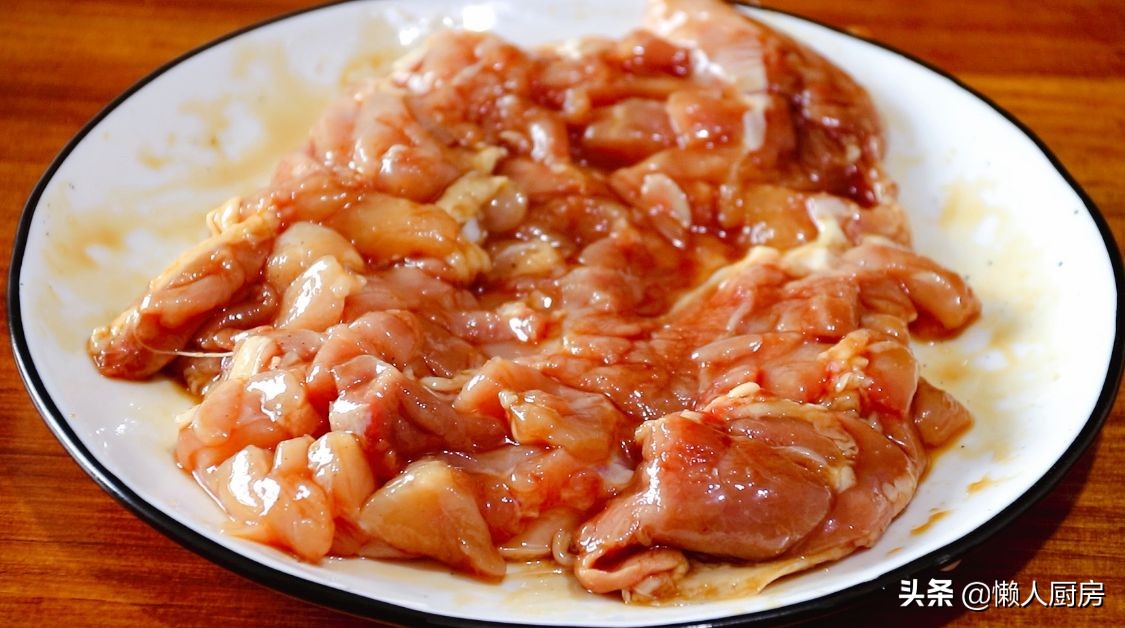 黄焖鸡腿做前要腌吗,鸡做熟了有腥味