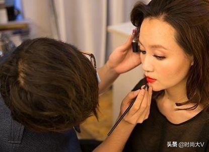 散粉到底怎么擦才不脱妆,散粉怎样擦不脱妆