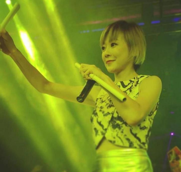 港姐梁敏仪结婚,港姐五强梁敏仪