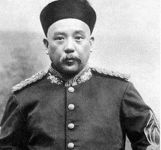 琚佷笘鍑氨浠讳腑鍗庢皯鍥藉ぇ鎬荤粺鐓х墖,琚佷笘鍑氨浠讳复鏃跺ぇ鎬荤粺鐨勮В璇磋瘝