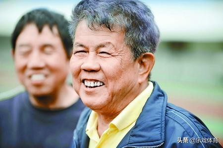 国足主帅，外来和尚会念经，还是本地圣贤无人识