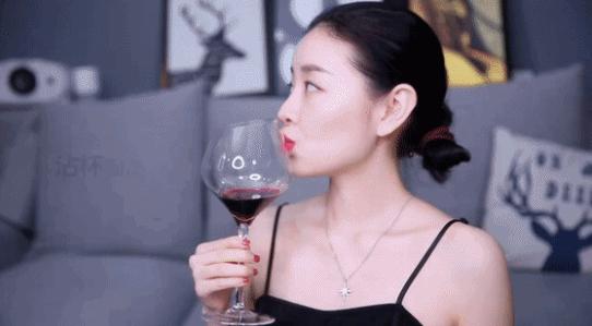 dior口红哪个显白气色好,dior口红显年轻显气色送长辈