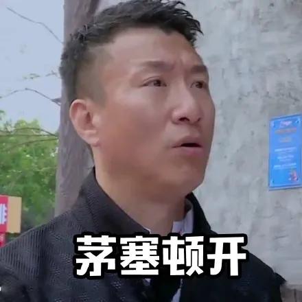 大学生校内卖水果,大学生在地摊上卖水果