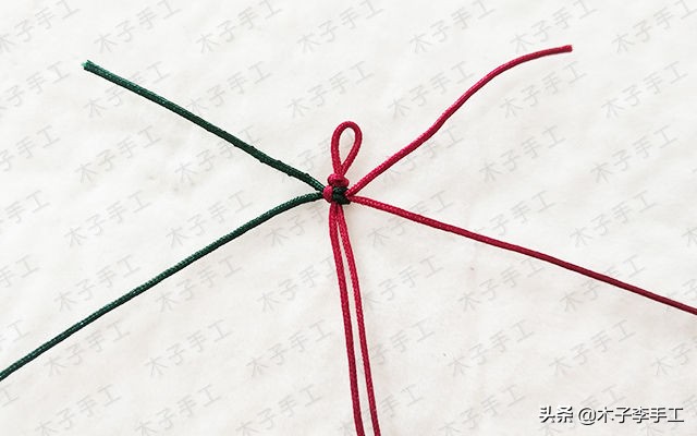 一根线串珠子手链,一个转运珠编手链的造型