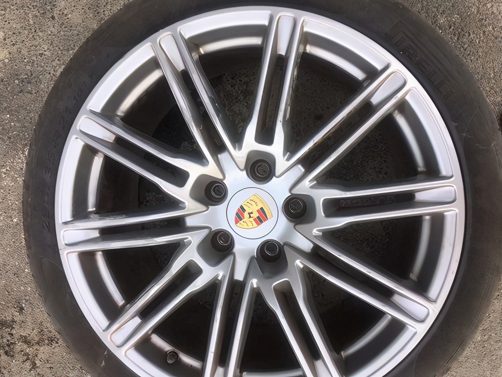 保时捷轮毂修复翻新要去哪里 (保时捷汽车轮毂变形修复价格表)