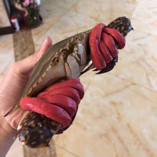 女主双标，男主给洋人接盘，2020年了还有这种“正能量”烂剧？