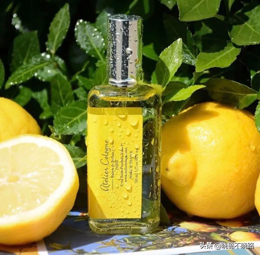 女人喷香水时，尽量别犯这3个“错误”，不然味道易散还难闻