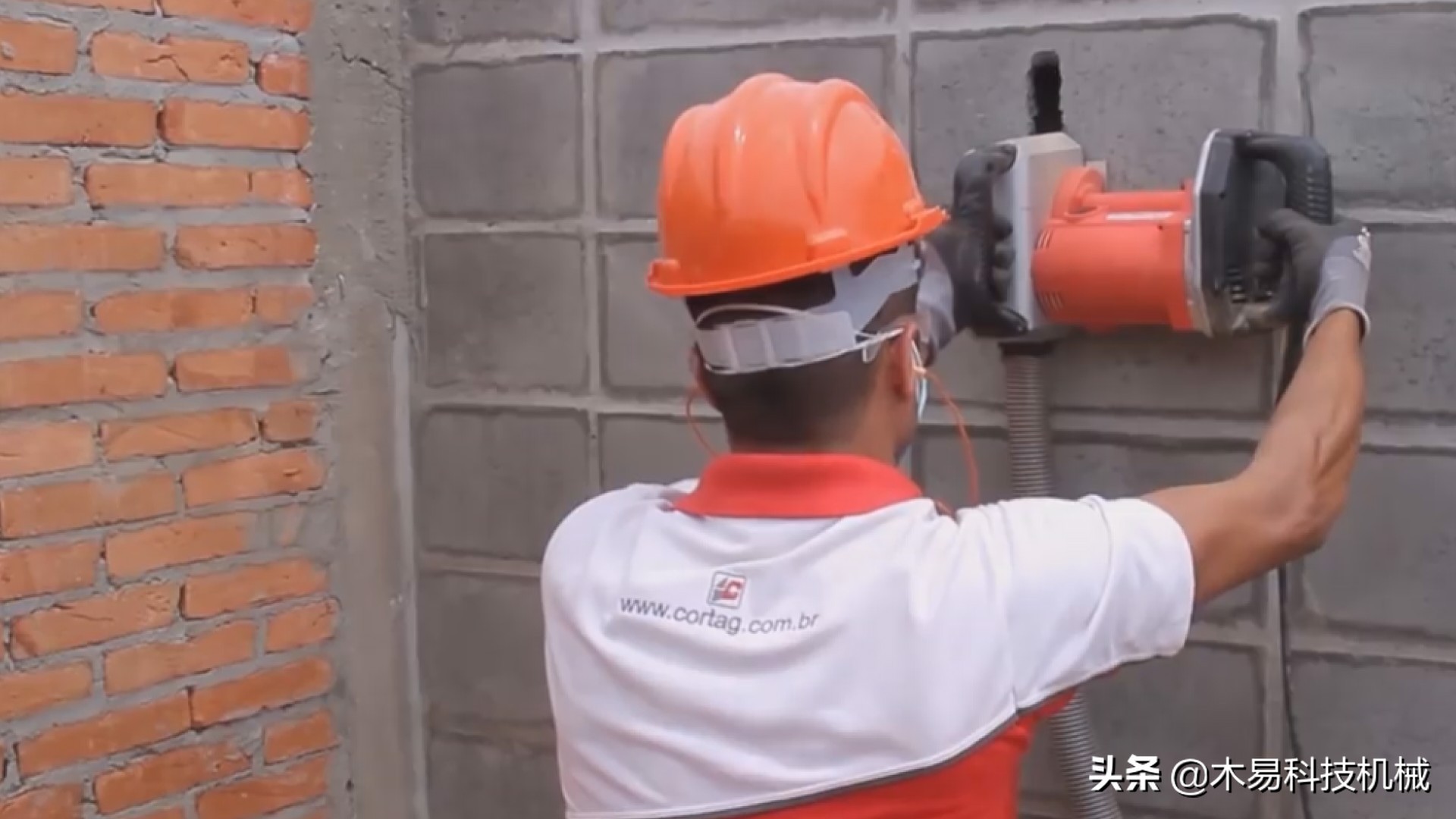 新式墙槽开槽机,人工智能全自动墙壁开槽机