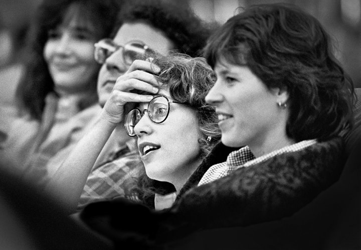 Mac笑脸、像素字体、微软纸牌…苹果第一代设计师有多厉害？