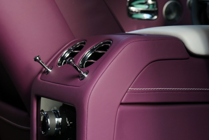 全新一代劳斯莱斯古思特,豪华180评测