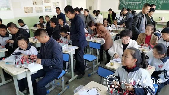 北京科技大学向甘肃秦安三所中学捐赠一百套自主设计科普仪器并设立“北科大科普教育基地”