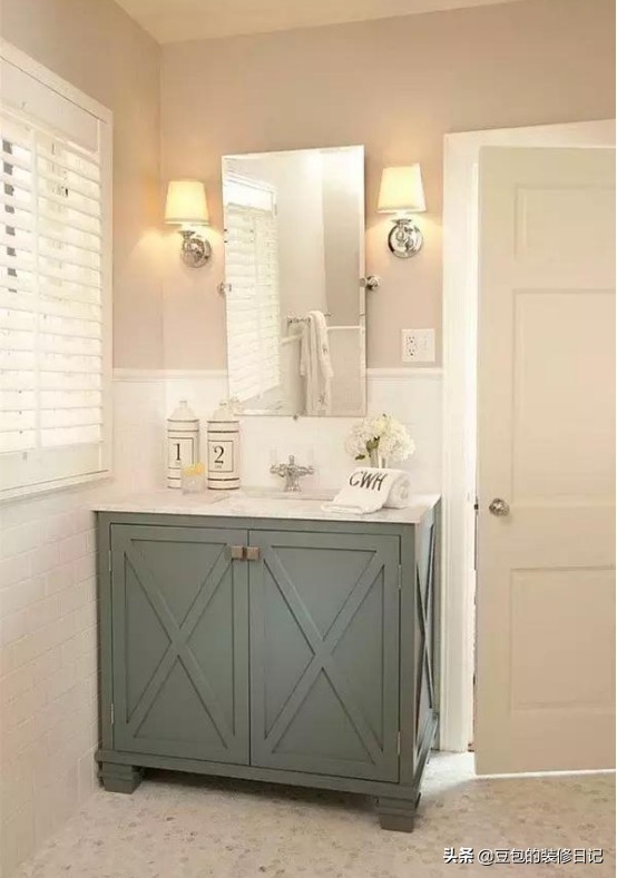 不锈钢浴室柜好还是铝合金材质好,pvc材质的浴室柜有什么优缺点