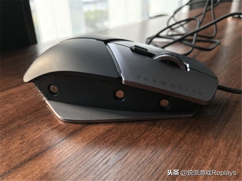alienware外星人背部灯光,外星人全家桶颜值