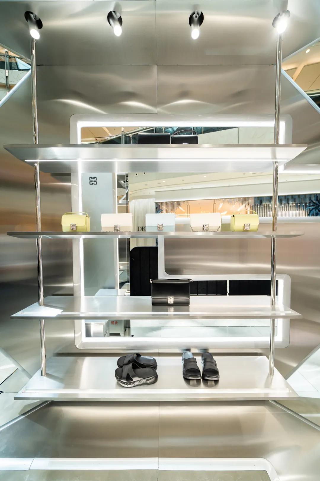 乃万曾可妮直播,纪梵希女包值钱吗