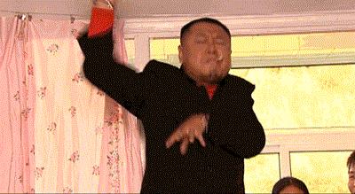 被嘲笑、被看不起的小人物,其实他背负着中国人身上浓浓的人情味