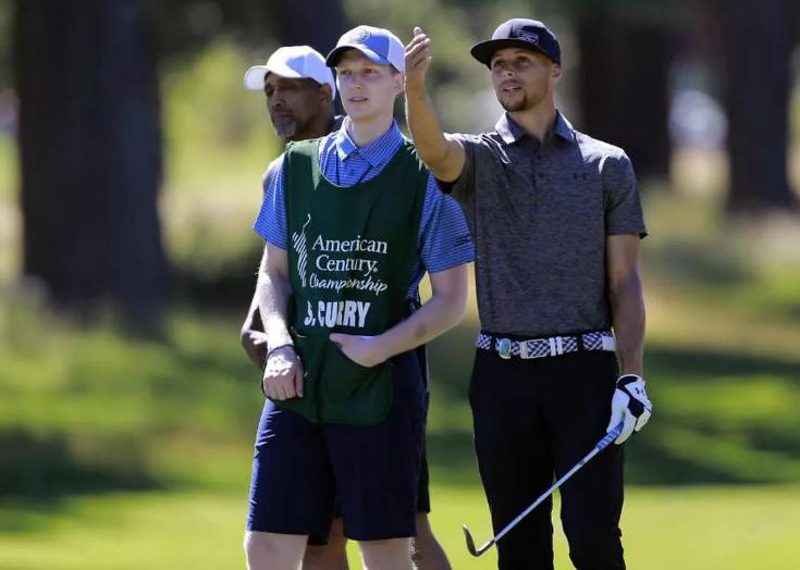 你投篮的时候盯着球看还是盯着框看？想不到这里竟有这么大学问