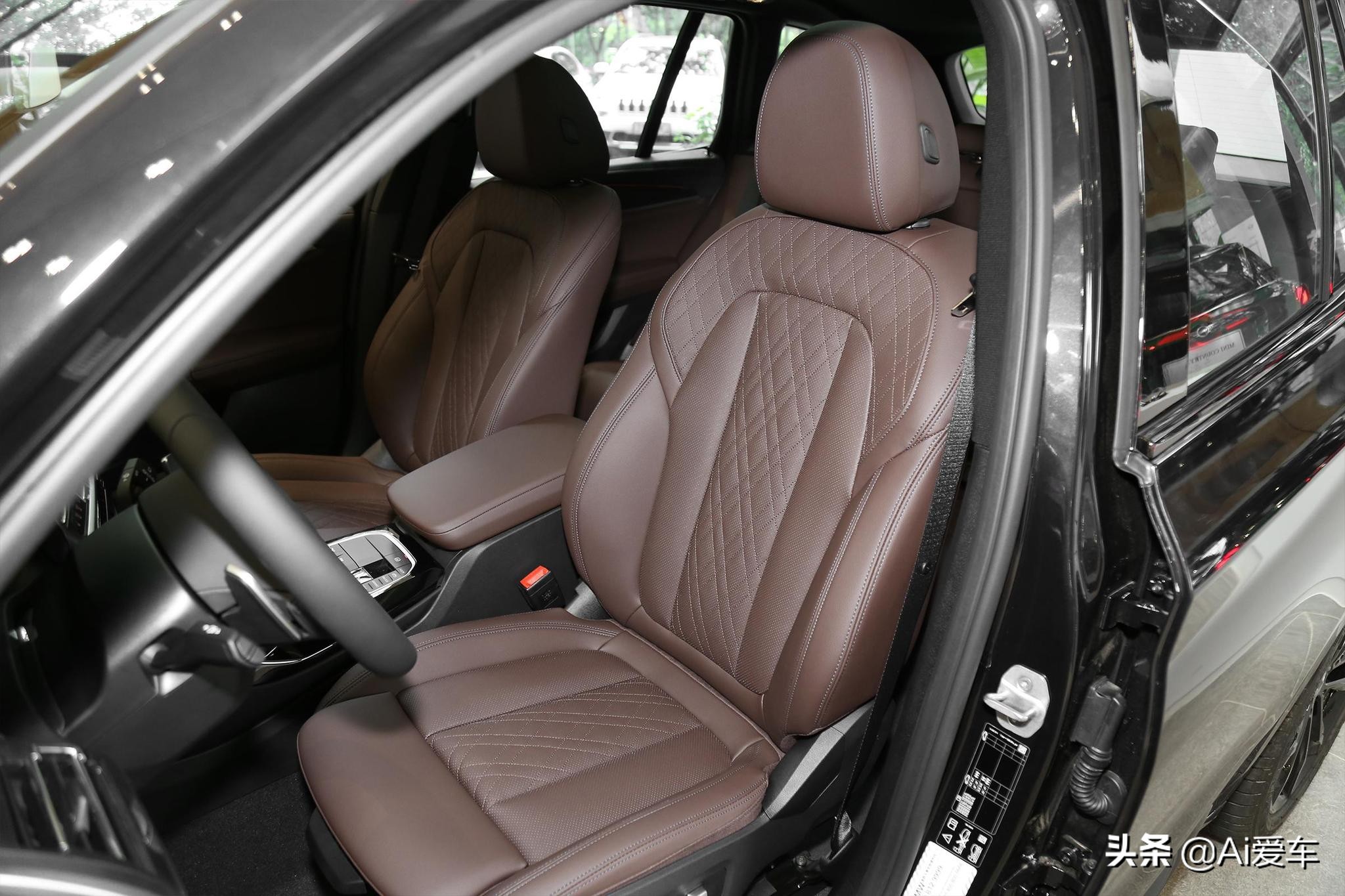 全新宝马x3哪个版本更值得买,降价后的宝马x3外观大气配置全面