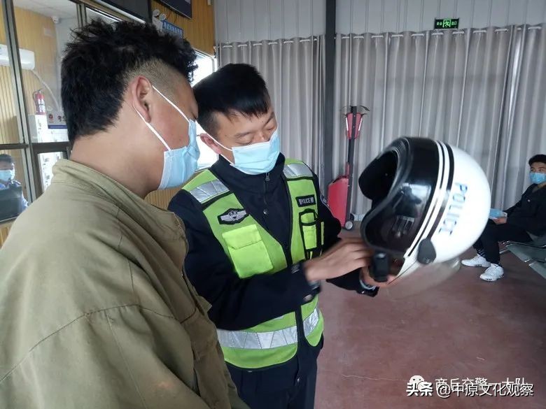 商丘交警开展“一盔一带”进驾校活动