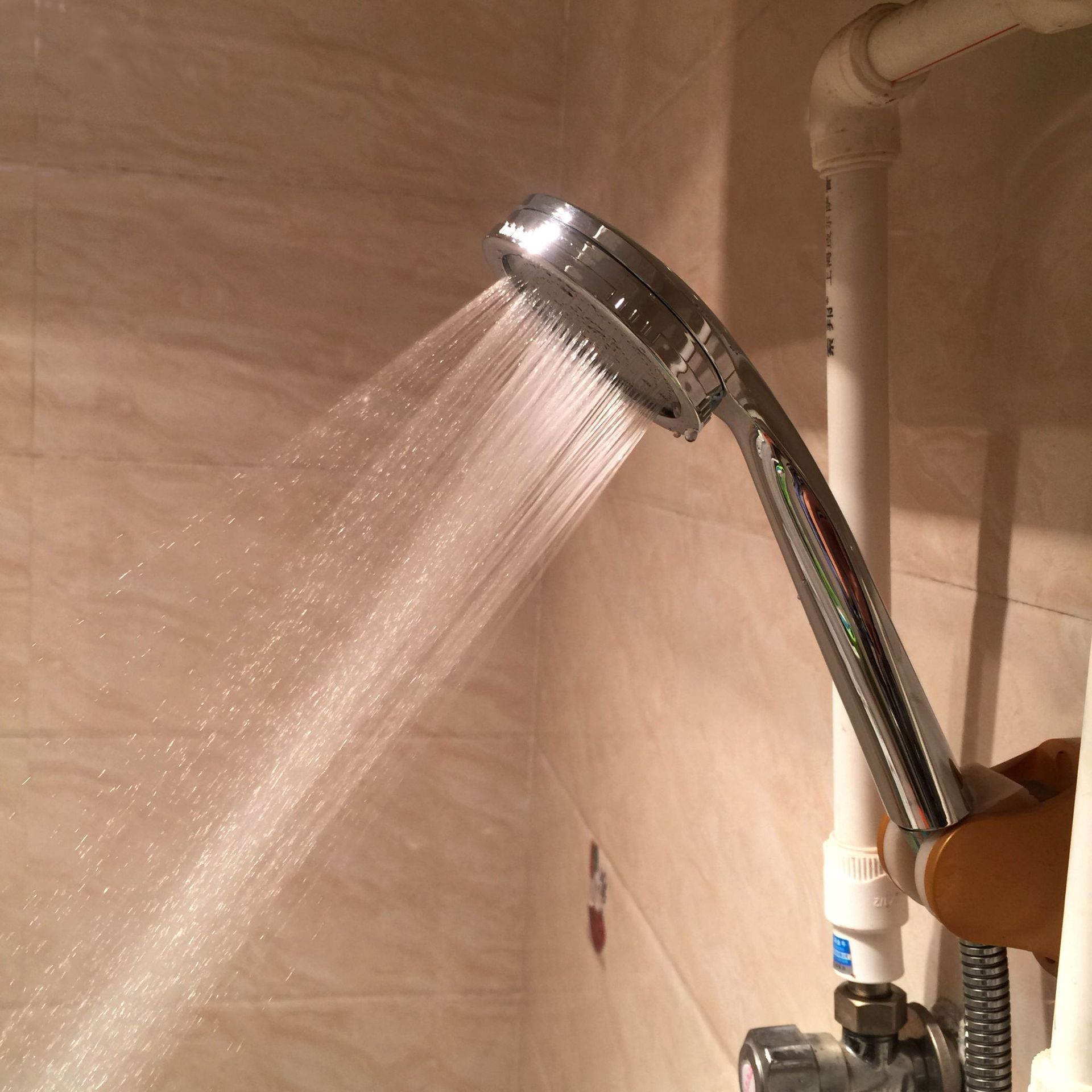 水龙头维修师傅,水龙头水流小上门维修多少钱