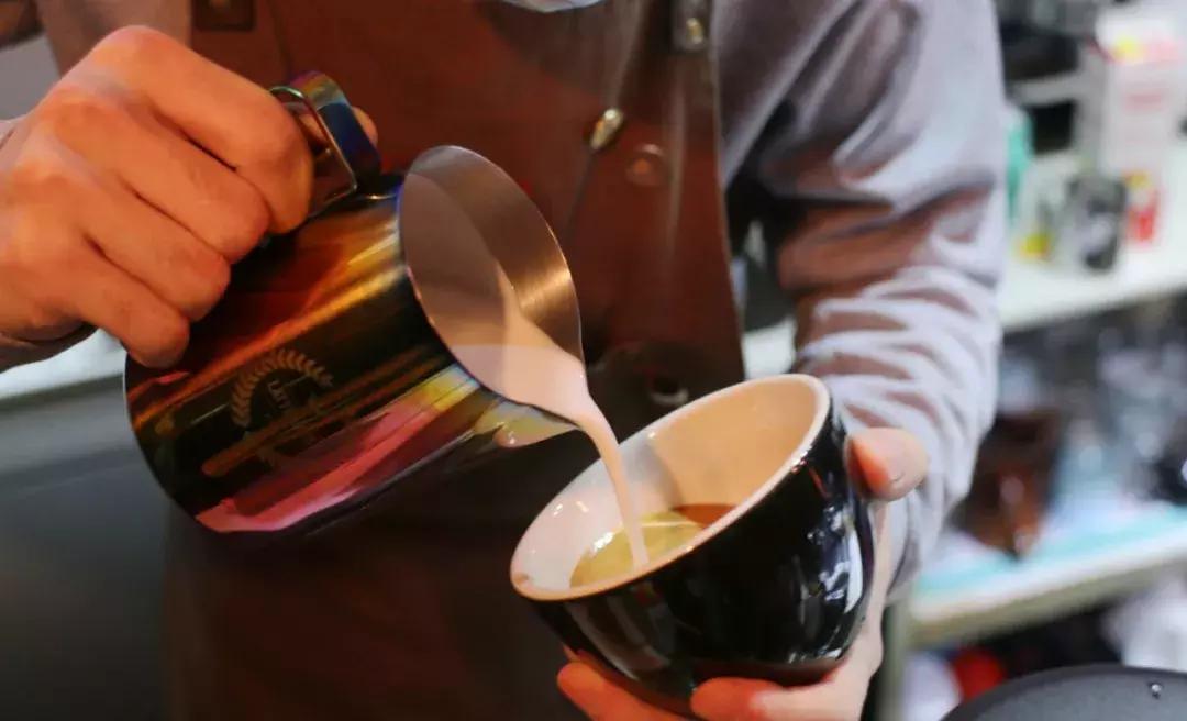 咖啡新手入门拿铁,拿铁咖啡是怎么做出来的