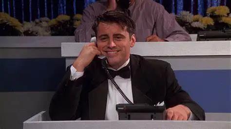 有的人手机常年静音,手机静音的人接电话