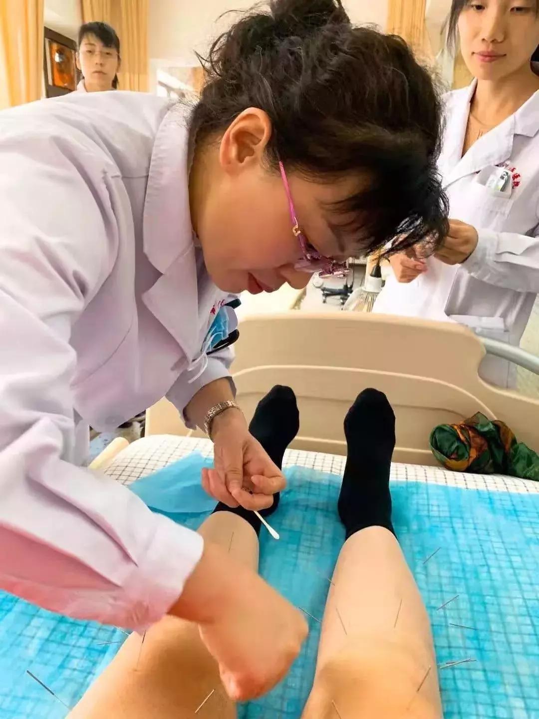 「晋医堂」人老腿先衰外邪侵袭专挑体虚者