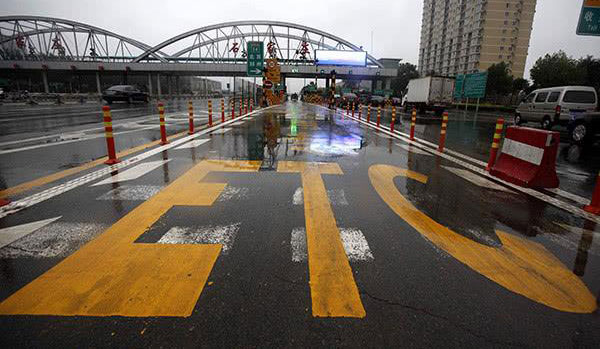 进错etc车道可以倒车吗,开车进错etc车道怎么办