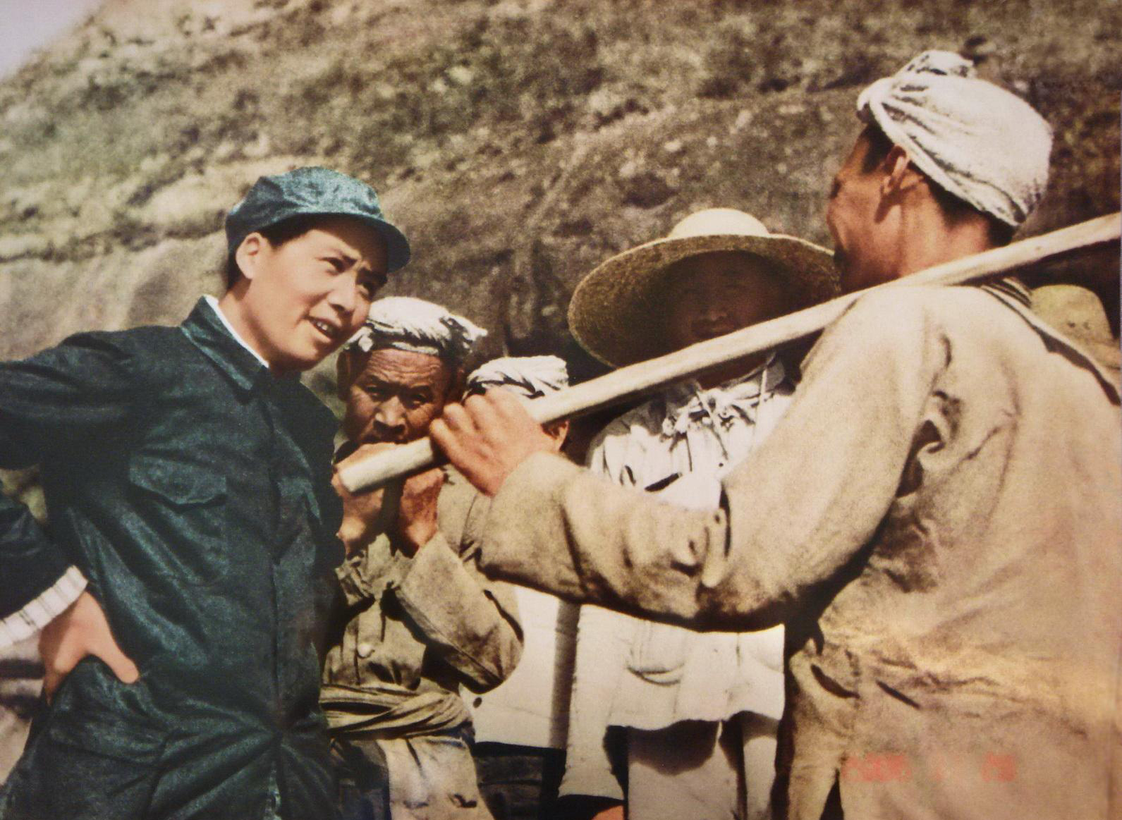 铭记今天，饮水思源，牢记伟大领袖毛主席丰功伟绩