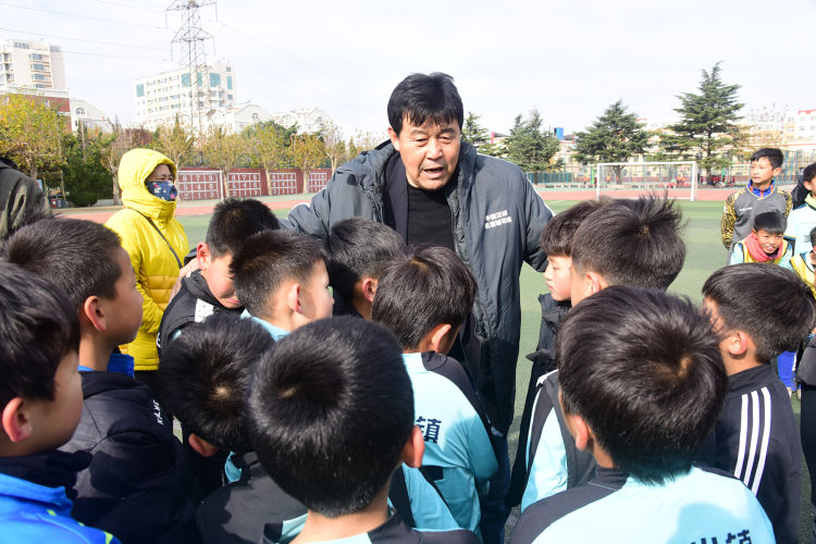 足球大咖汇聚“娃娃足球工程”成果展示在青岛城阳举办