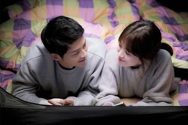 穿搭|美日韩高甜明星CP：遇见对的人，戏里戏外每天都是情人节