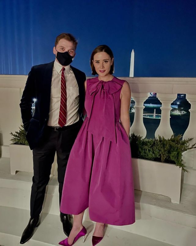 拜登和孙女亮相,拜登漂亮孙女图片