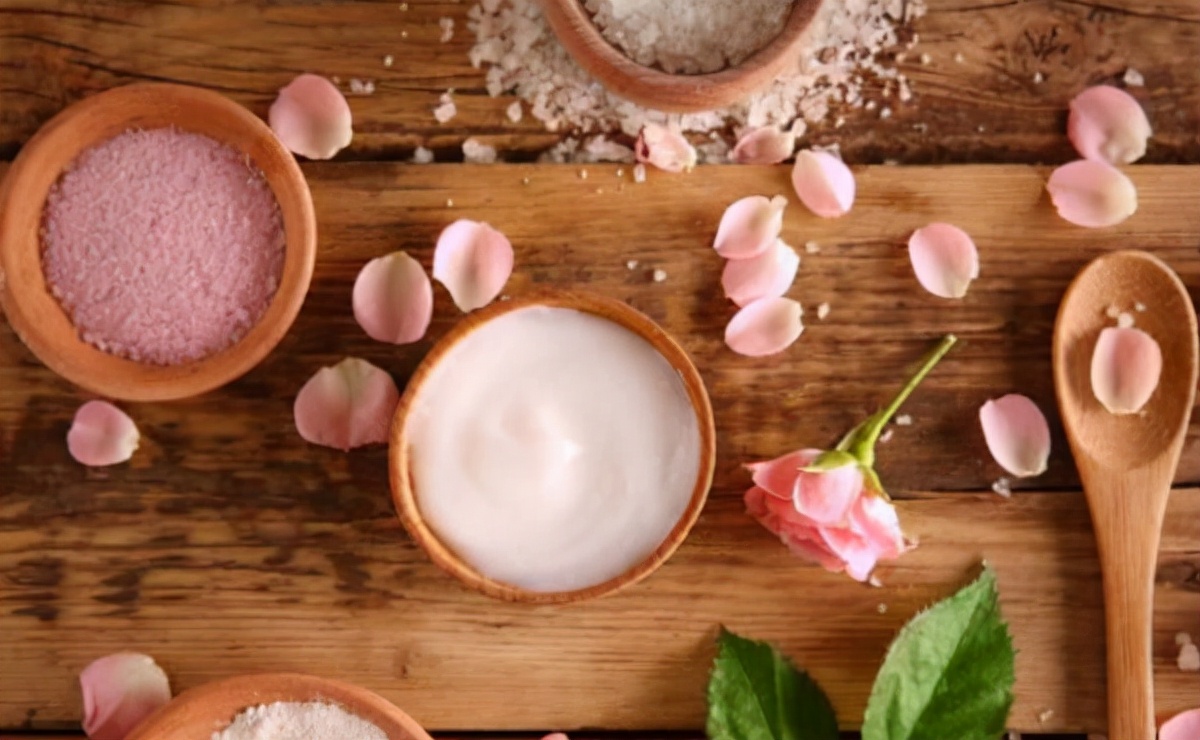 脸部过敏发红发痒怎么用药,脸部发红发痒过敏了怎么办