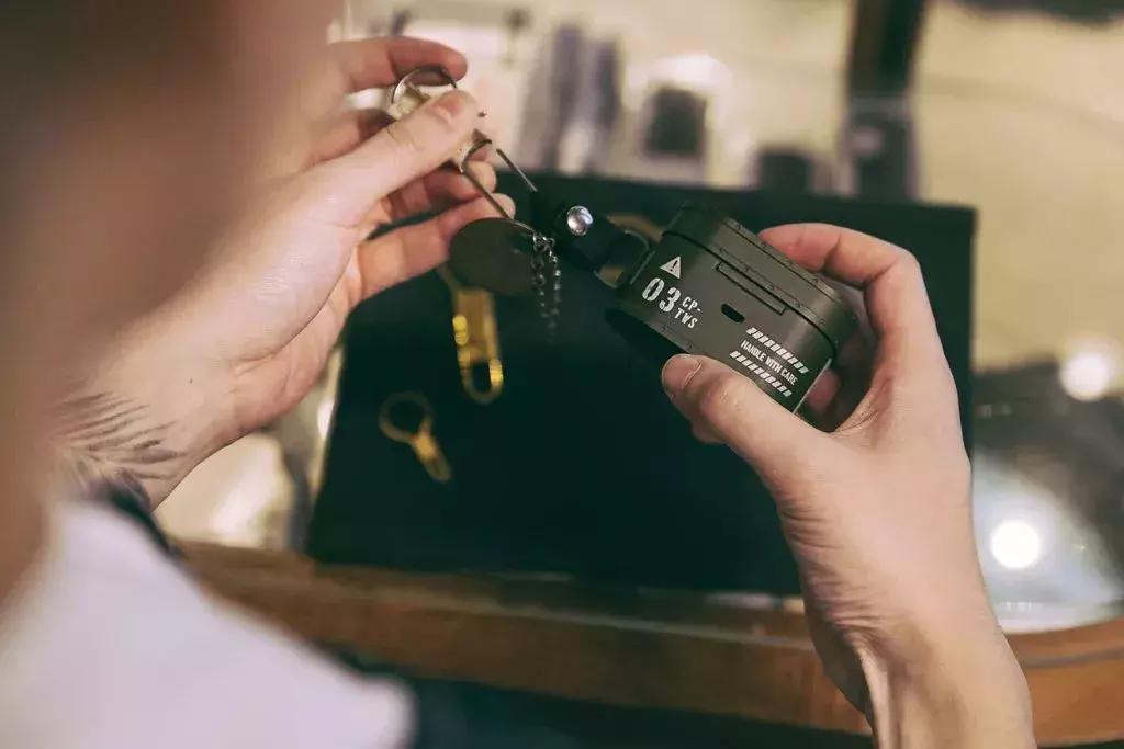 一款让你远离嘈杂环境的耳机,耳机能包容你所有的情绪