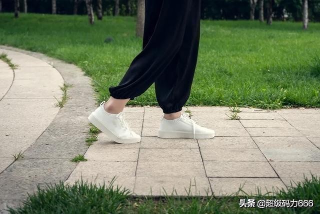 李宁飞织透气轻便跑步鞋,李宁飞织板鞋