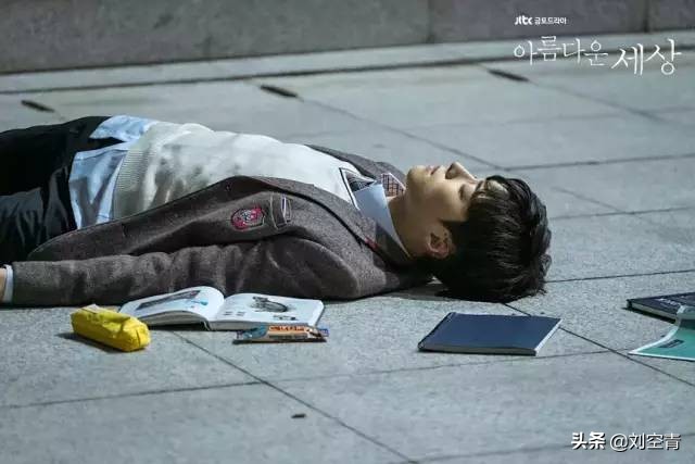 持刀抢劫学生,学生持刀抢劫男生寝室案