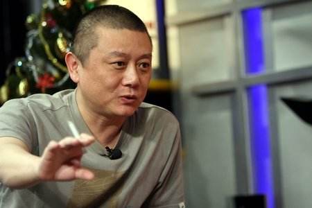 王朔评白岩松骨子里的做作 (王朔对白岩松的犀利点评)