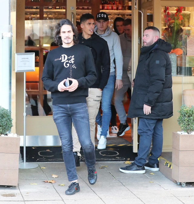 c罗穿西装曼联时期,c罗与昔日队友在曼联重逢