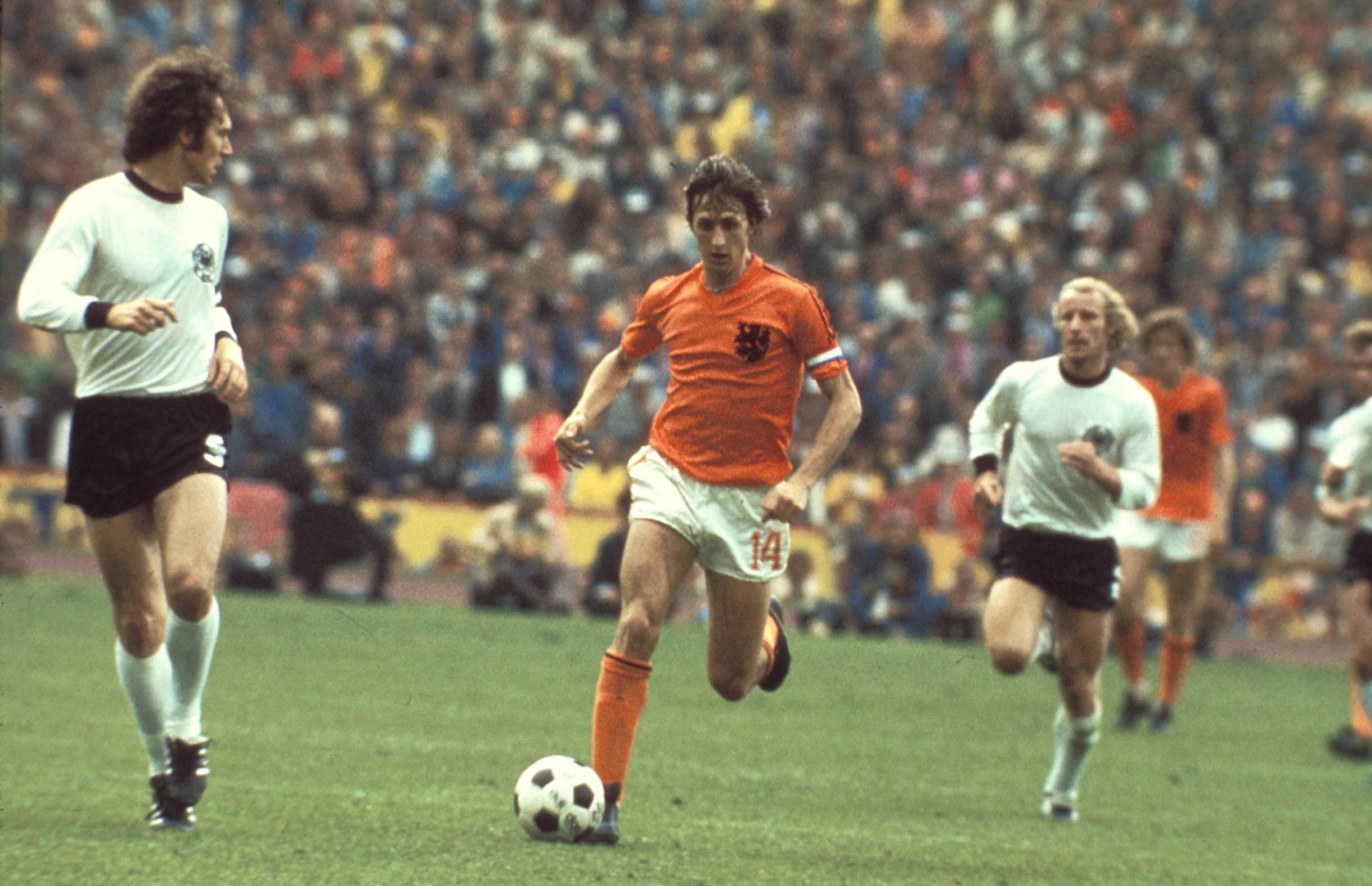 足球伪9怎么打,伪9号位球员