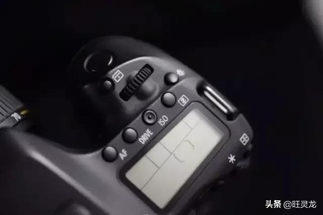 适马100-400镜头佳能80d,佳能80d能配70-200镜头吗