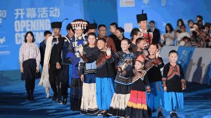 彝族民族服饰视频,彝族服饰惊艳